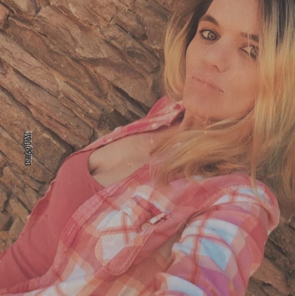 Meet your Posher, Korina - Picture 1 of 1